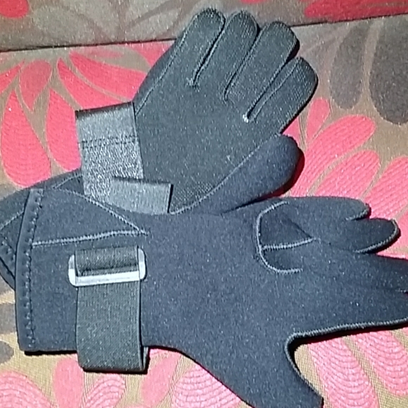 SWIMMERS GLOVES - Picture 3 of 10